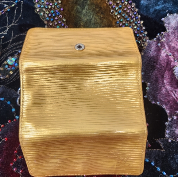 LV EPI KEY HOLDER - Picture 11 of 11